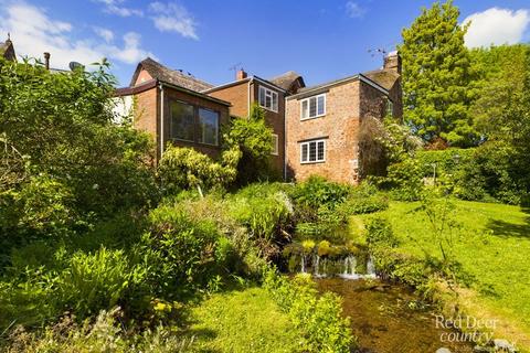 3 bed property, in Ash Priors, £400,000