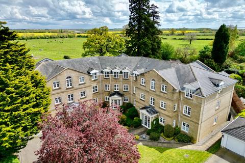 2 bed property, in Stukeley Park, £179,995