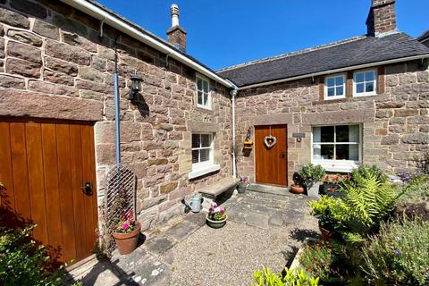 2 bed property, in The Hill, £300,000