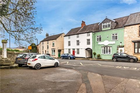 7 bed property, in Main Street South, £899,000