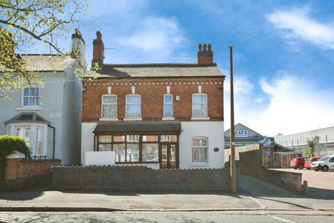 4 bed property, in Leicester Road, £425,000