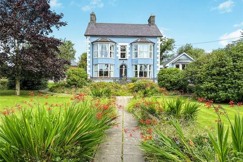 5 bed property, in Dark Lane, £625,000