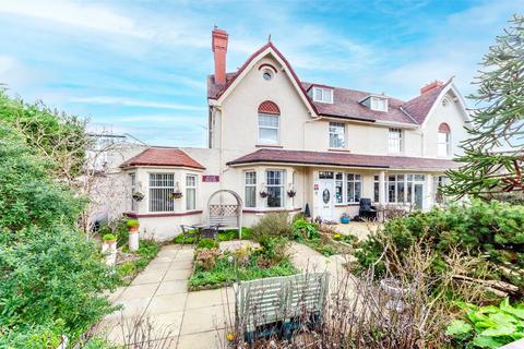 8 bed property, in St. Davids Road, £425,000