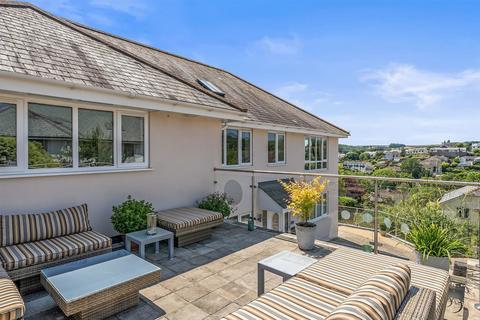 4 bed property, in Maple House Allotment Gardens, £725,000