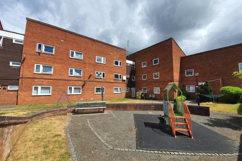 1 bed property, in Wellington Close , £99,500