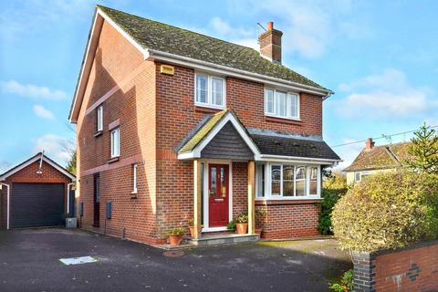 4 bed property, in Bowey, £430,000