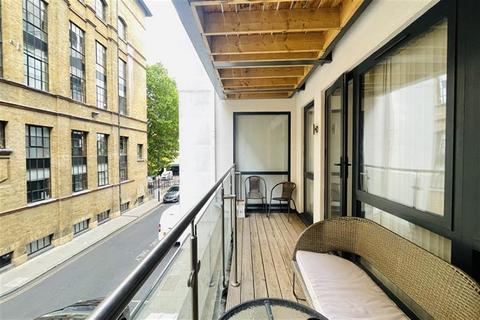 2 bed property, in Tyssen Street, £565,000
