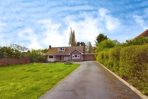 5 bed property, in Peewit Hill, £675,000