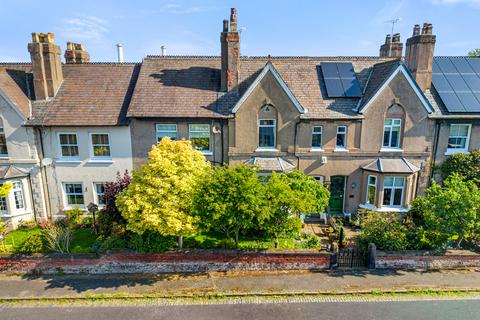 4 bed property, in Dyar Terrace, £390,000