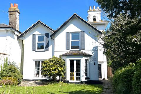 6 bed property, in Tower Cottage, £750,000