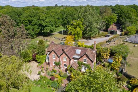4 bed property, in South Drive, £1,695,000