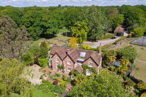 4 bed property, in South Drive, £1,695,000