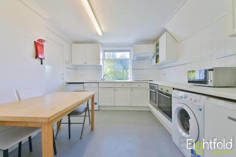 6 bed property, in Milner Road, £500,000