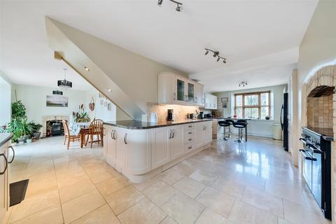 5 bed property, in Fore Street, £535,000
