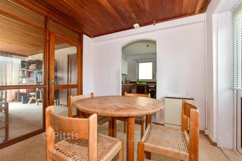 3 bed property, in Badger Lane, £425,000
