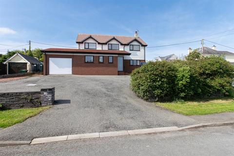 4 bed property, in Bay View Road, £450,000