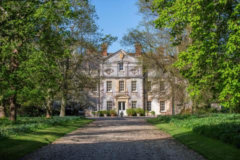 8 bed property, in Holwell, £4,950,000