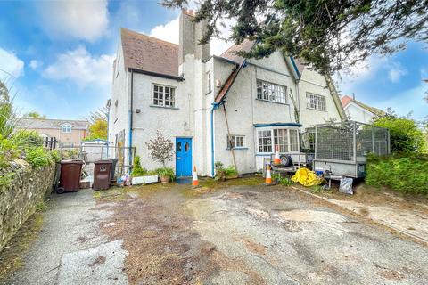 4 bed property, in Conway Road, £200,000