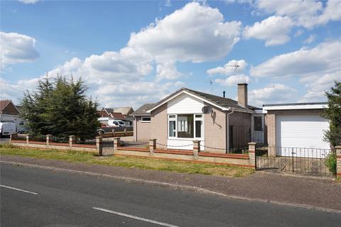 2 bed property, in Queens Drive, £275,000