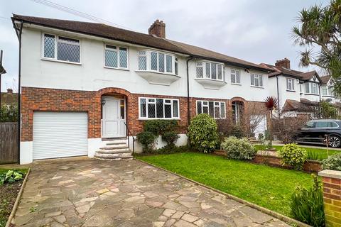 5 bed property, in New Road, £899,950