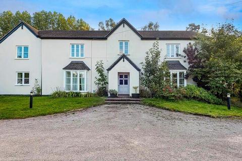 2 bed property, in Wormelow, £160,000