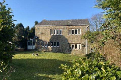 3 bed property, in Pingle Lane, £695,000