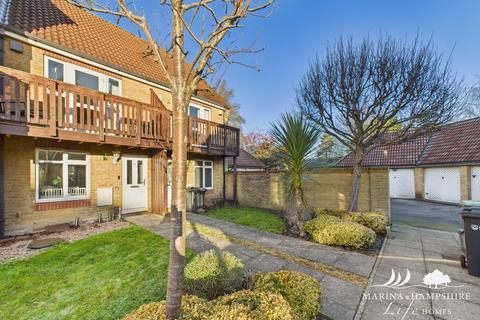 2 bed property, in Tintagel Way PO6, £325,000