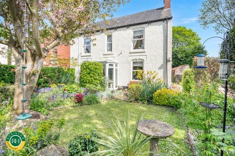 3 bed property, in 5 High Street, £340,000