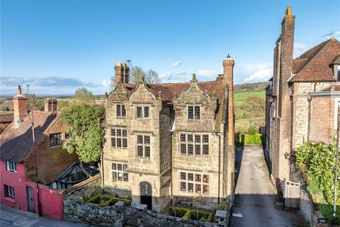 6 bed property, in North Street, £1,395,000
