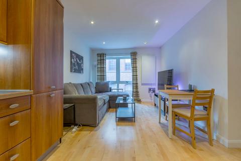 1 bed property, in St. Marys Gate, £125,000