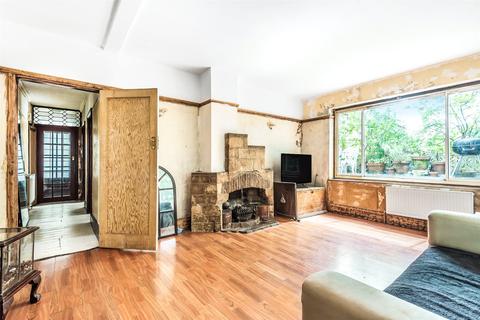 2 bed property, in Stonegate Court, £260,000