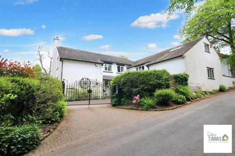 5 bed property, in Brook Lane, £695,000