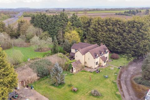 5 bed property, in Pendock, £900,000