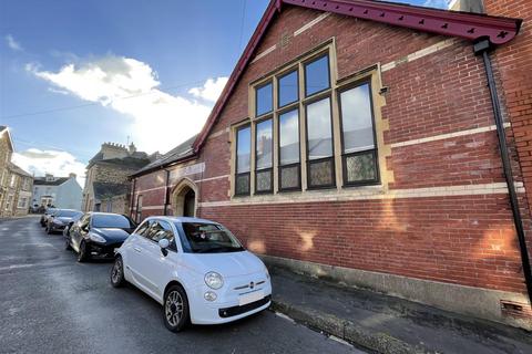 1 bed property, in Newport, £125,000