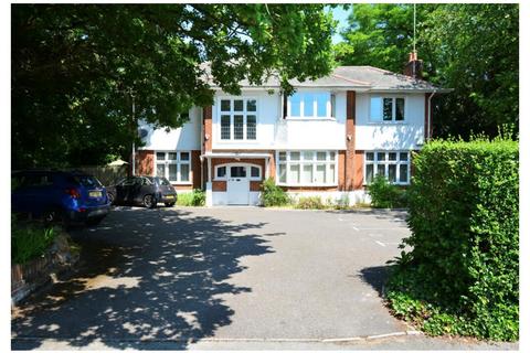 2 bed property, in Nelson Road, £270,000