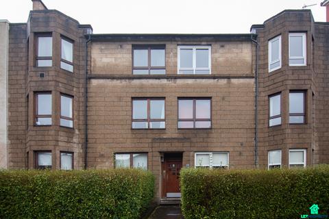 2 bed property, in Holmbank Avenue, £137,000