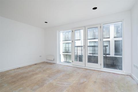 4 bed property, in Wellington Road, £825,000