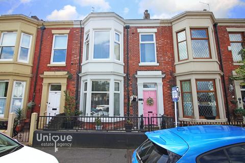 4 bed property, in St. Peters Place, £275,000
