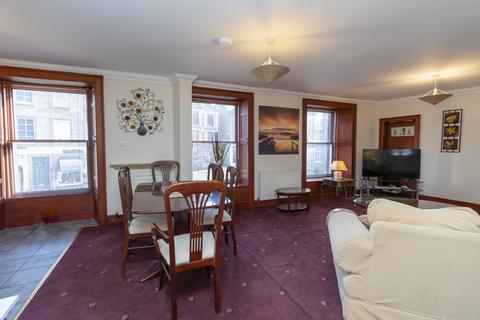2 bed property, in Castle Street, £86,000