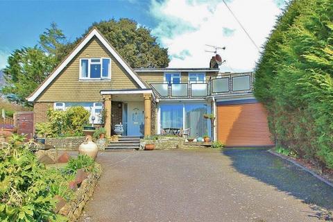 4 bed property, in Cleveland Close, £575,000