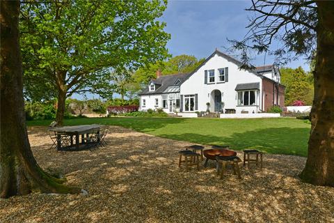6 bed property, in Brandis Corner, £1,075,000