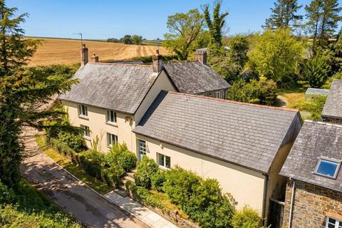 5 bed property, in Week Farm House, £575,000