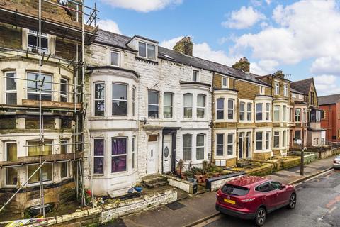 5 bed property, in Stanley Road, £200,000
