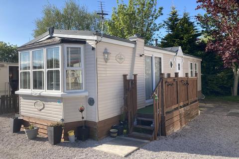 2 bed property, in Stud Farm Park Oxcliffe Road, £29,950
