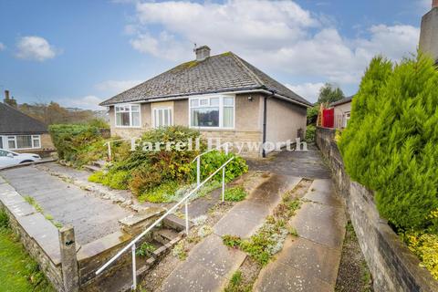 2 bed property, in Yealand Drive, £280,000