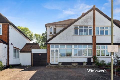 3 bed property, in Fitzjohn Avenue, £850,000