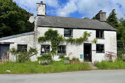 2 bed property, in Darowen, £215,000