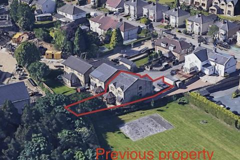 Studio, in Laund Road, £165,000