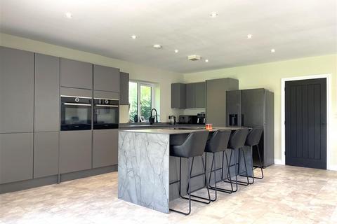 4 bed property, in Rushmere Road, £450,000
