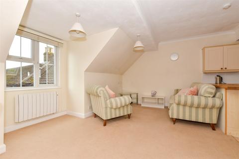 2 bed property, in Chapel Road, £200,000